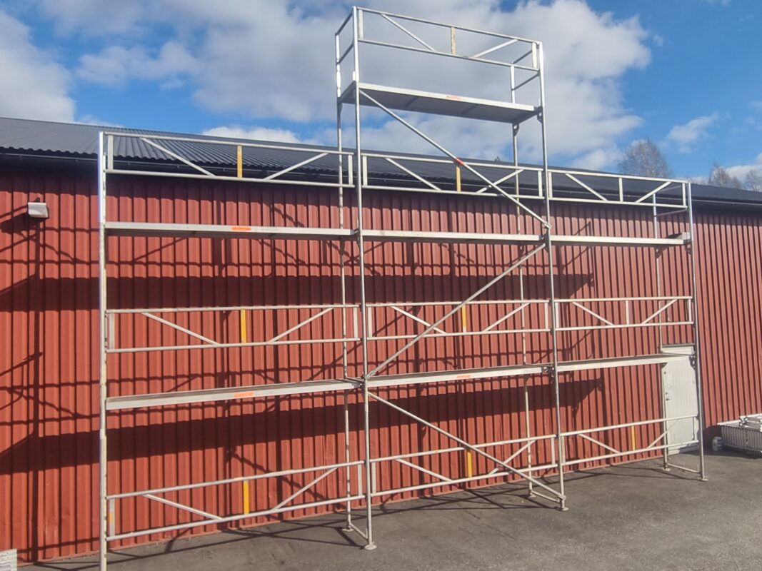 Byggnadsställning Uppsatt